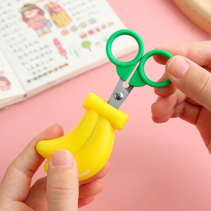 1 Kéo Cắt Giấy Từ Tính Hình Trái Cây An Toàn Cho Bé