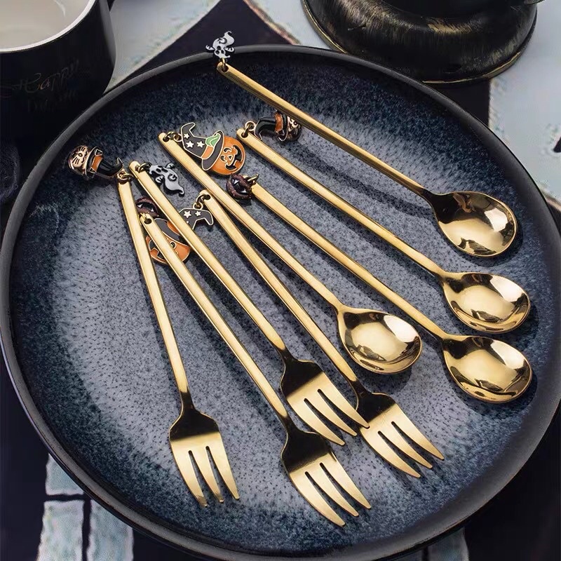 MUỖNG VÀ NĨA CAFE TRÁNG MIỆNG HALLOWEEN CÓ CHARM ĐỘC LẠ