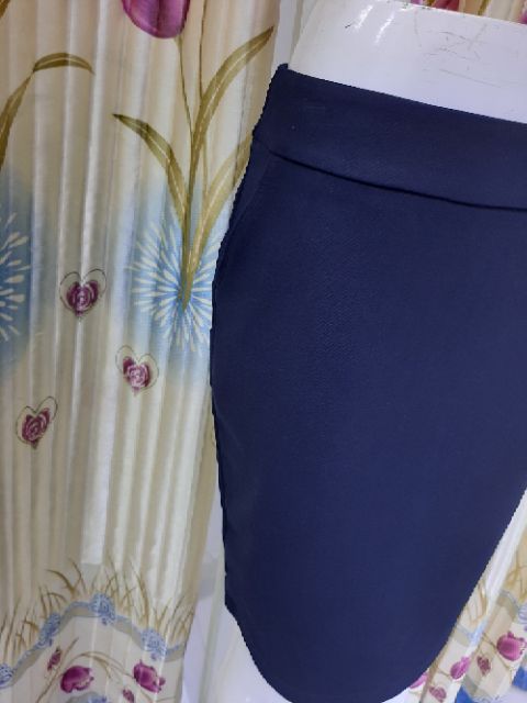 Chân váy ôm công sở Linh Chi  vải tuyết mưa cao cấp,giãn nhẹ, không xù lông, mặc rất tôn dáng CV28 | BigBuy360 - bigbuy360.vn
