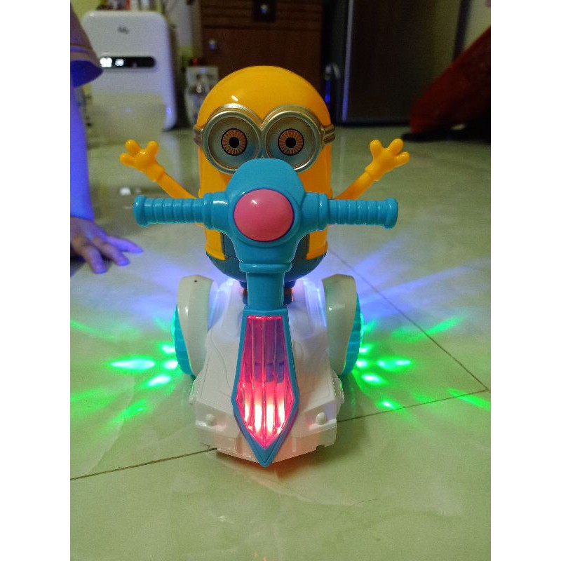 Xe mô tô minion di chuyển có nhạc có đèn