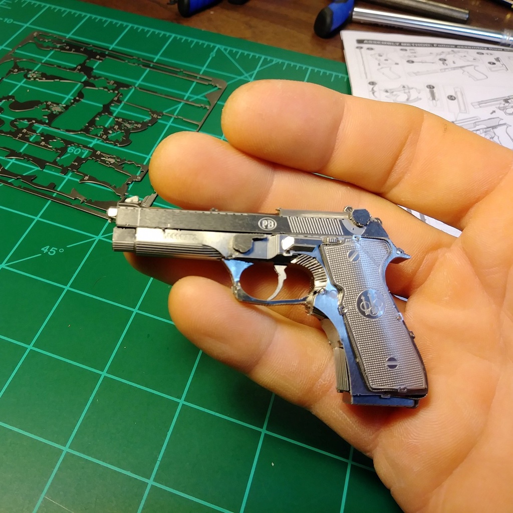 Mô Hình Kim Loại Lắp Ráp 3D Metal Mosaic Súng Lục Beretta 92 [chưa ráp]