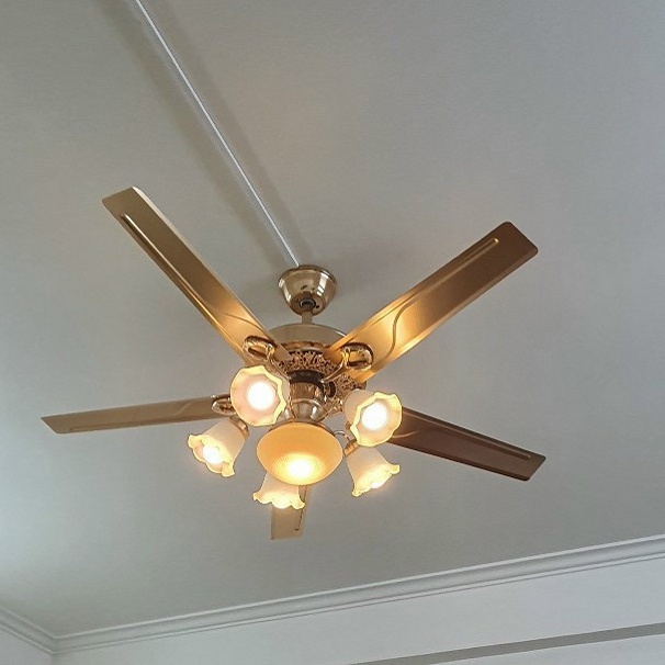 Quạt trần đèn SuperVilighting, MS: S138, động cơ DC 50W, sải cánh : 1,32m, điện áp : 220V- Động cơ bảo hành  48 tháng