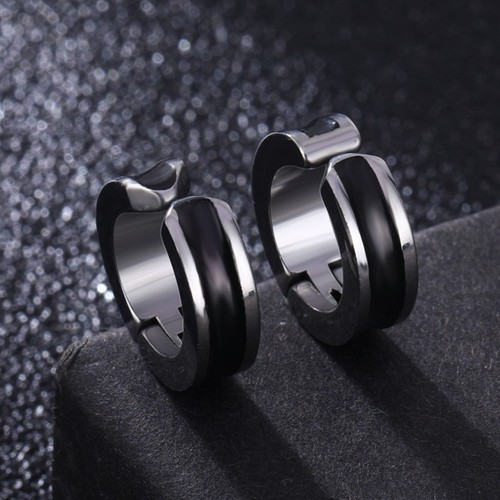 Bông Tai Nam Loại Kẹp Ko Cần Bấm Lỗ Tai Titan Ko Đen TT 2600