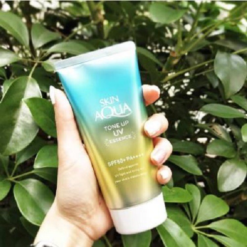 Tinh chất chống nắng nâng tông dành cho da khô/ thường Sunplay Skin Aqua Tone Up UV Essence (Mint Green)