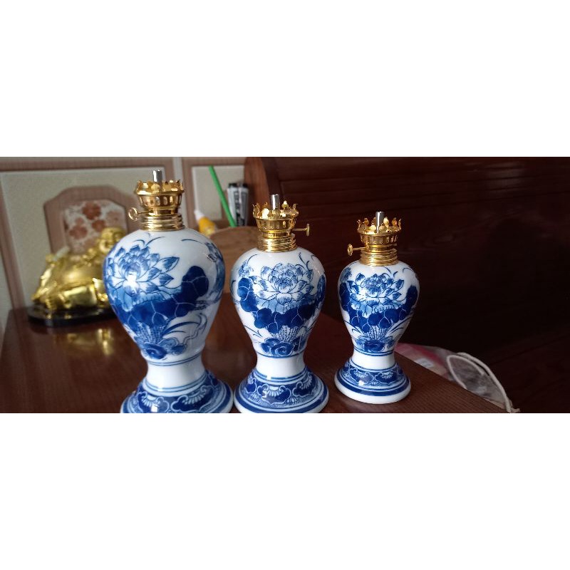 Đèn dầu men lam cổ tròn vẽ họa tiết hoa sen