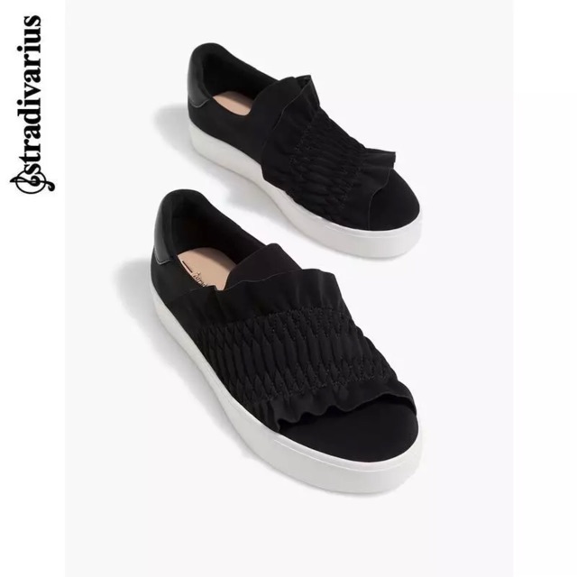 Giày slip on stradivarius