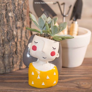 Chậu cô gái áo vàng (nhựa cứng)
