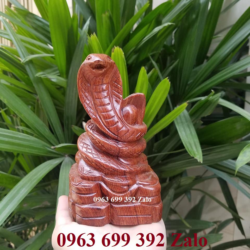 Tượng con rắn gỗ hương