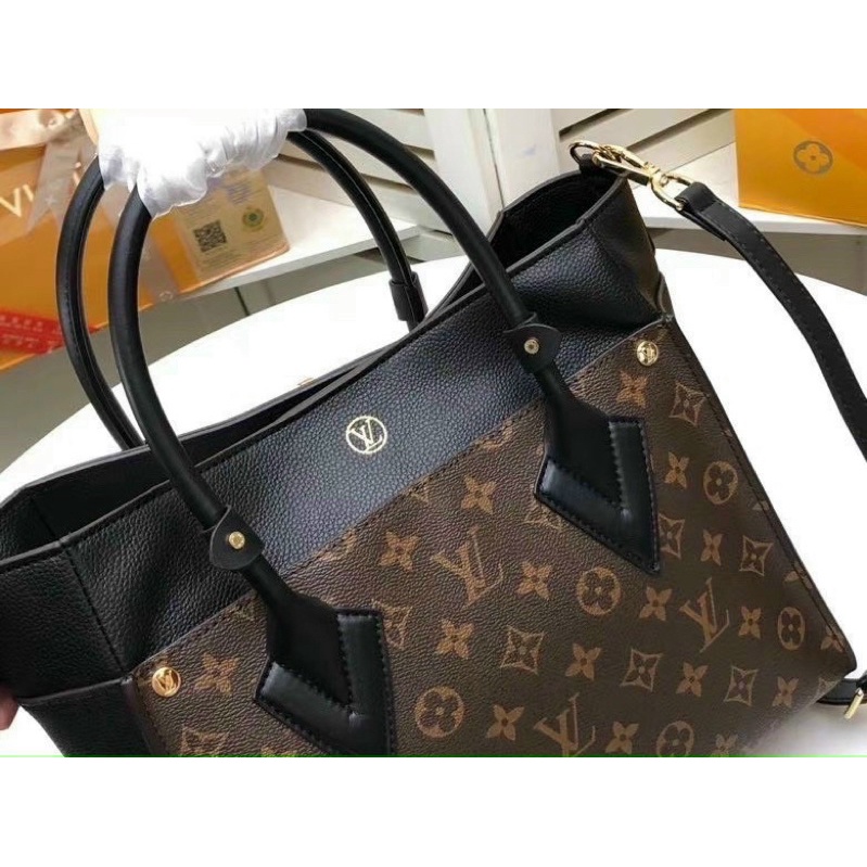 Túi W266-30 LV On my side bản da thật logo nét fullbox nam châm new Collection