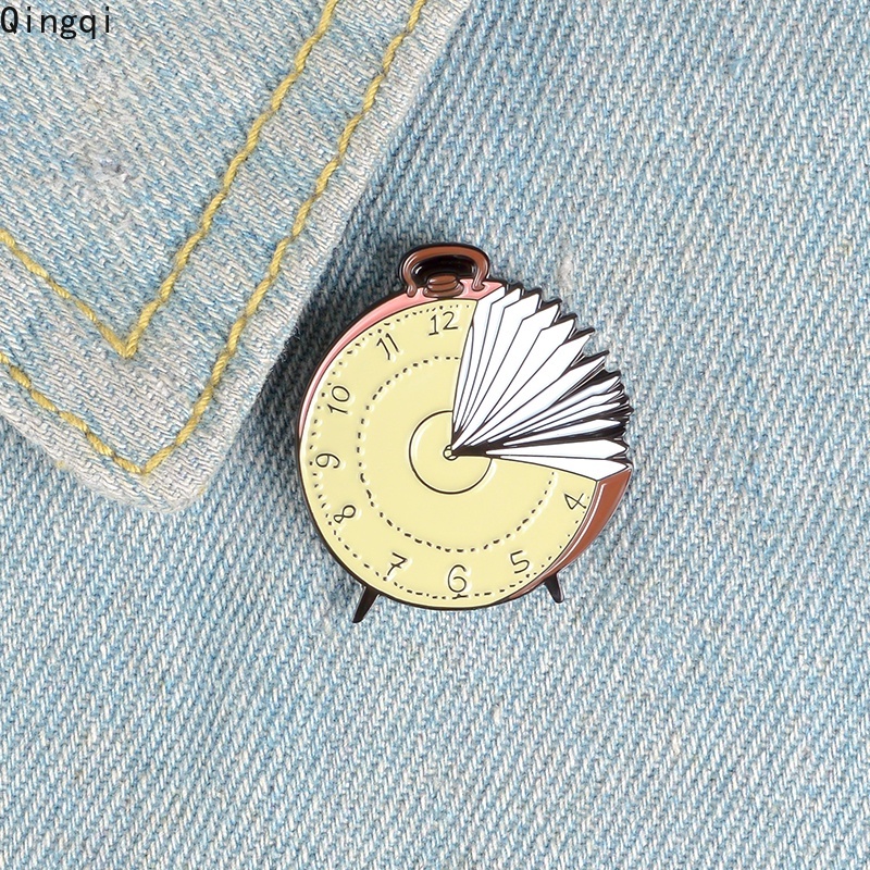 Huy hiệu cài áo MISS ZOE hình đồng hồ sáng tạo