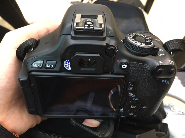 Máy ảnh Canon 600D kèm kis 18-55mm is ii