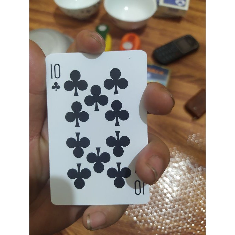 Bài nhựa kính áp tròng royal