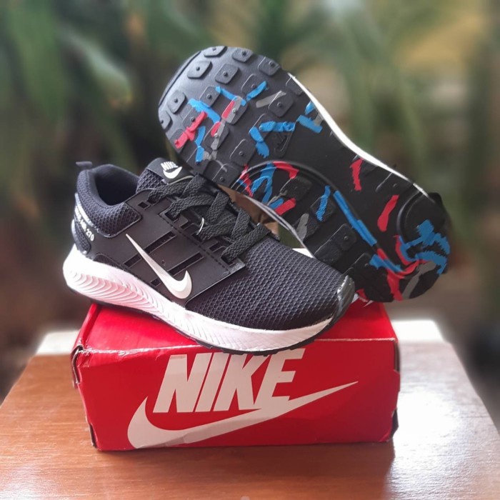 Mã 670 ✔Tin tưởng sự tin cậy✔ Giày Thể Thao Nike Nữ Màu Đen Trắng size 33-37