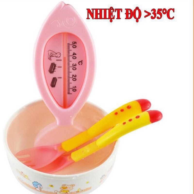 Thìa ăn dặm báo nóng cho bé