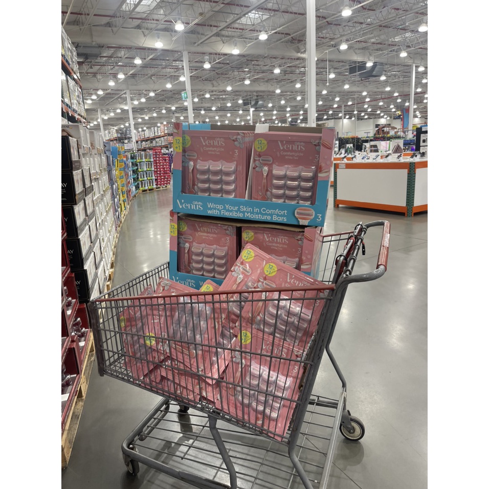 Bộ dao cạo nữ Gillette Venus đầu bơ gồm: 1 thân dao cạo và 12 lưỡi dao có đầu bơ