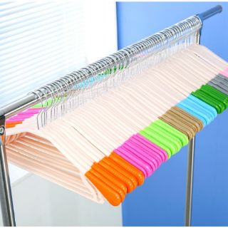 Móc treo quần áo bằng nhựa