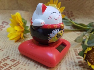 Mèo thần tài vẫy tay