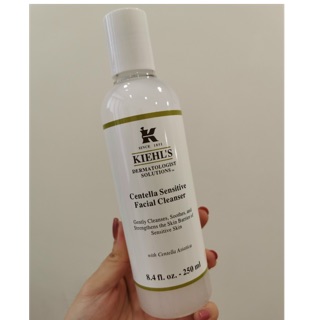 Sữa Rửa Mặt Dịu Nhẹ Cho Da Nhạy Cảm Kiehls Centella Sensitive Facial Cleanser 250ml