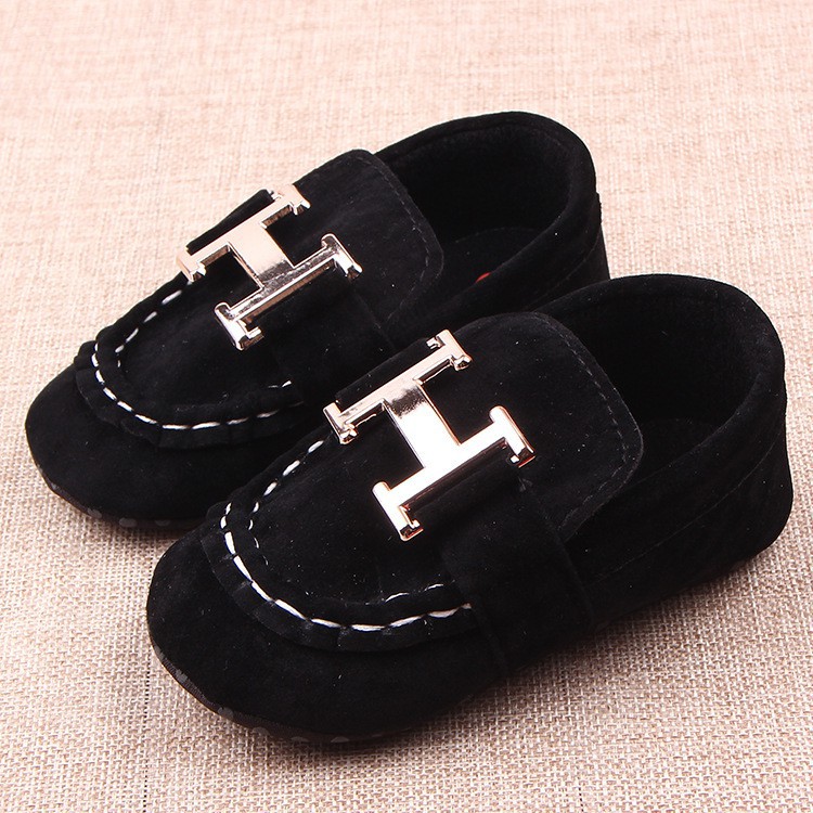 Giày lười khóa chữ H cá tính cho bé