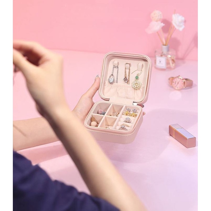 Hộp Đựng Trang Sức Mini Bằng Vải Nhung Có Dây Khóa Kéo Tiện Dụng Khi Đi Du Lịch Kích thước 10x10x5cm