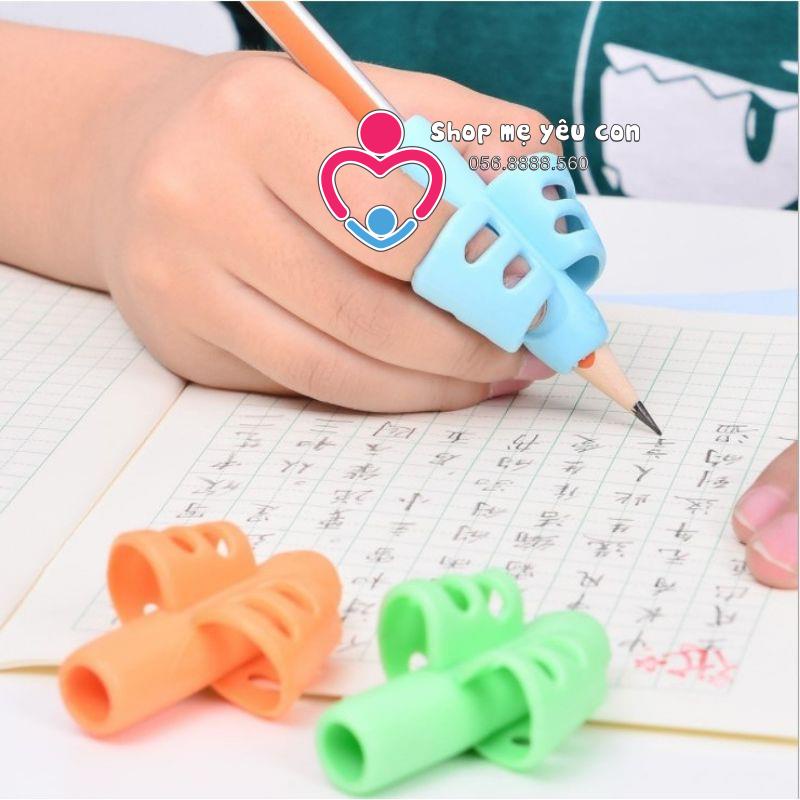 Dụng cụ xỏ ngón cầm bút silicon chỉnh tư thế cầm bút đúng cho bé tập viết - Soleil shop 2 ngón