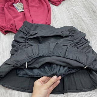 SET TRỄ VAI ĐỎ MIX CHÂM VÁY  ĐEN RÚM