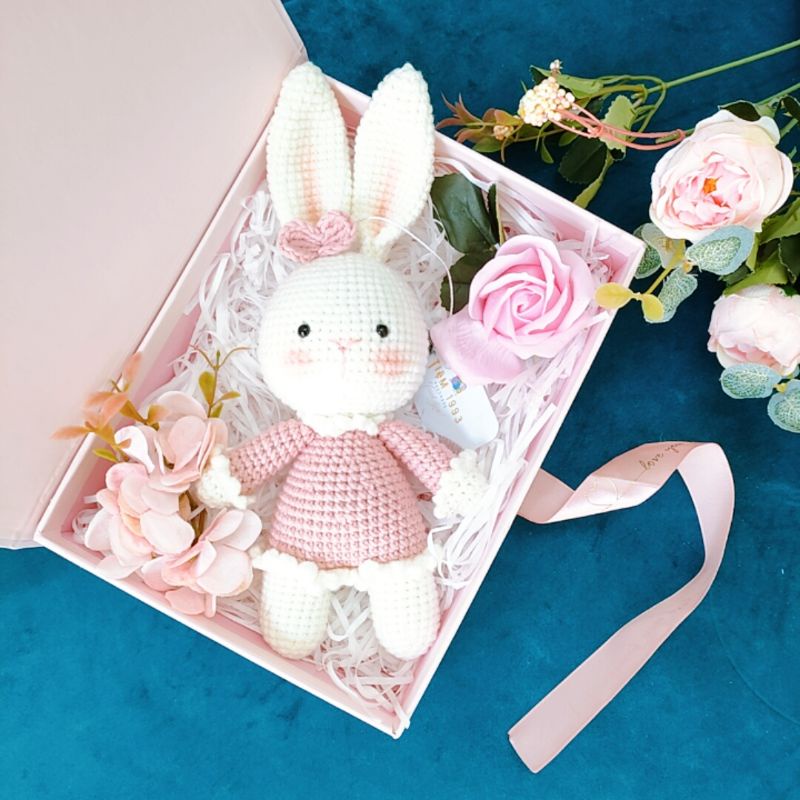 Quà tặng Tết thiếu nhi Thỏ bông móc len kích thước 26cm