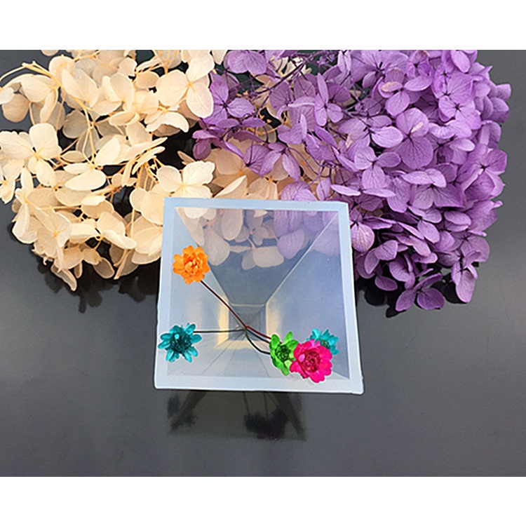 Khuôn silicone làm kim tự tháp bằng keo epoxy resin, làm handmate