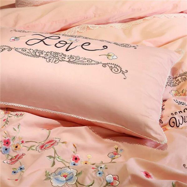 Drap giường 4 món họa tiết thêu, chất liệu lụa satin mẫu hoa thêu mùa xuân