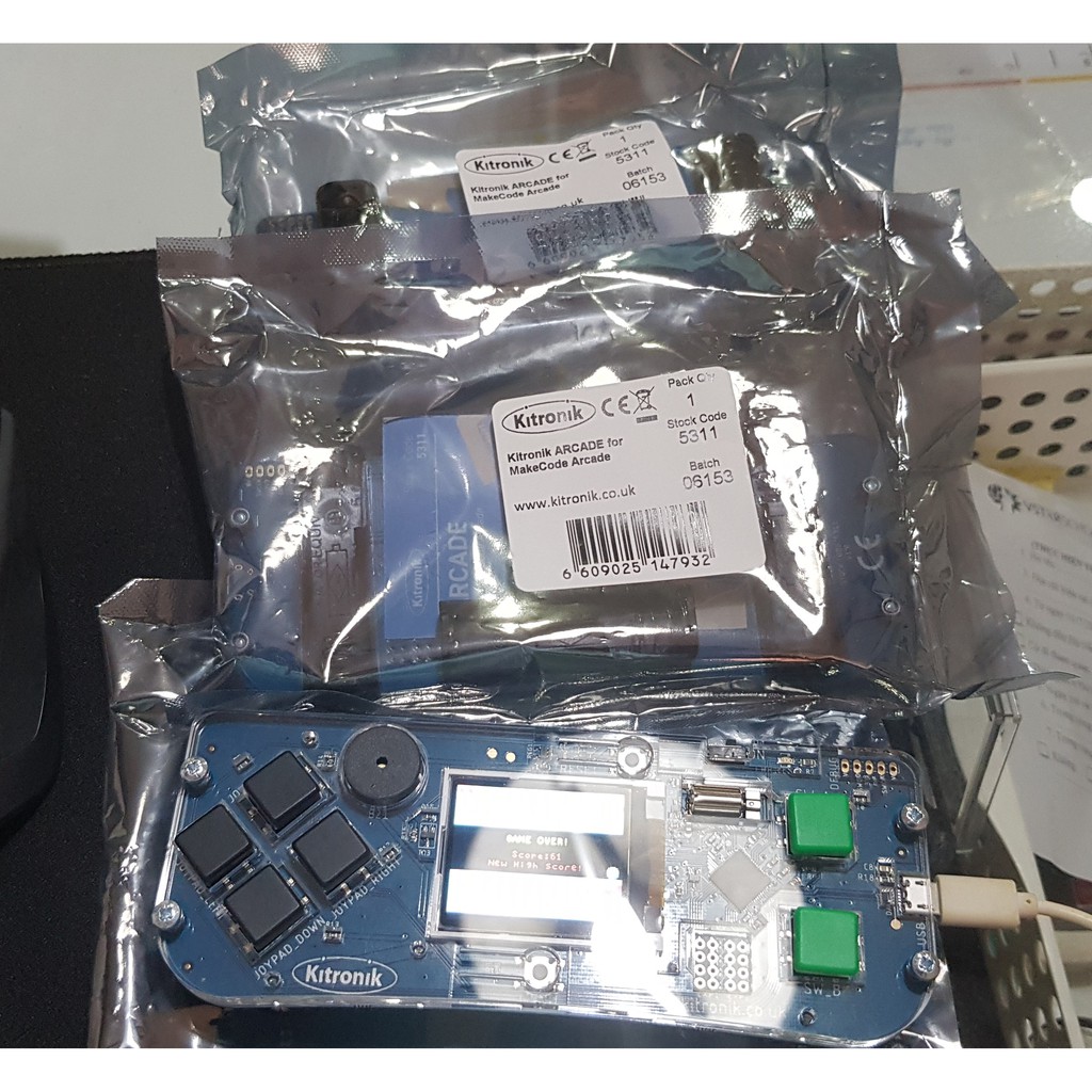 Mạch máy học làm games cho trẻ em - Kitronik ARCADE for MakeCode Arcade