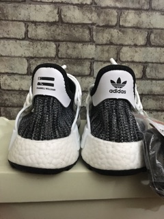 Giày human race