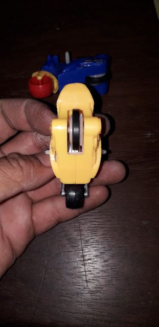 Một chiếc siêu xe mô tô chạy chớn bằng nhựa rất đẹp V12c