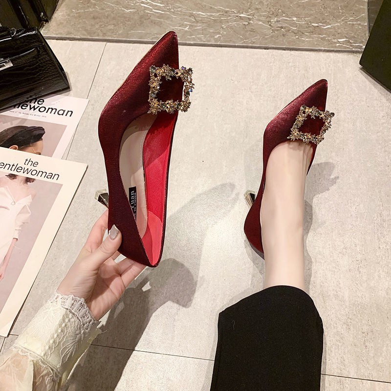 Giày cao gót màu đỏ rượu vang phụ nữ mùa xuân nhọn mới sexy mũi đơn làm việc thời trang chuyên nghiệp khóa vuông