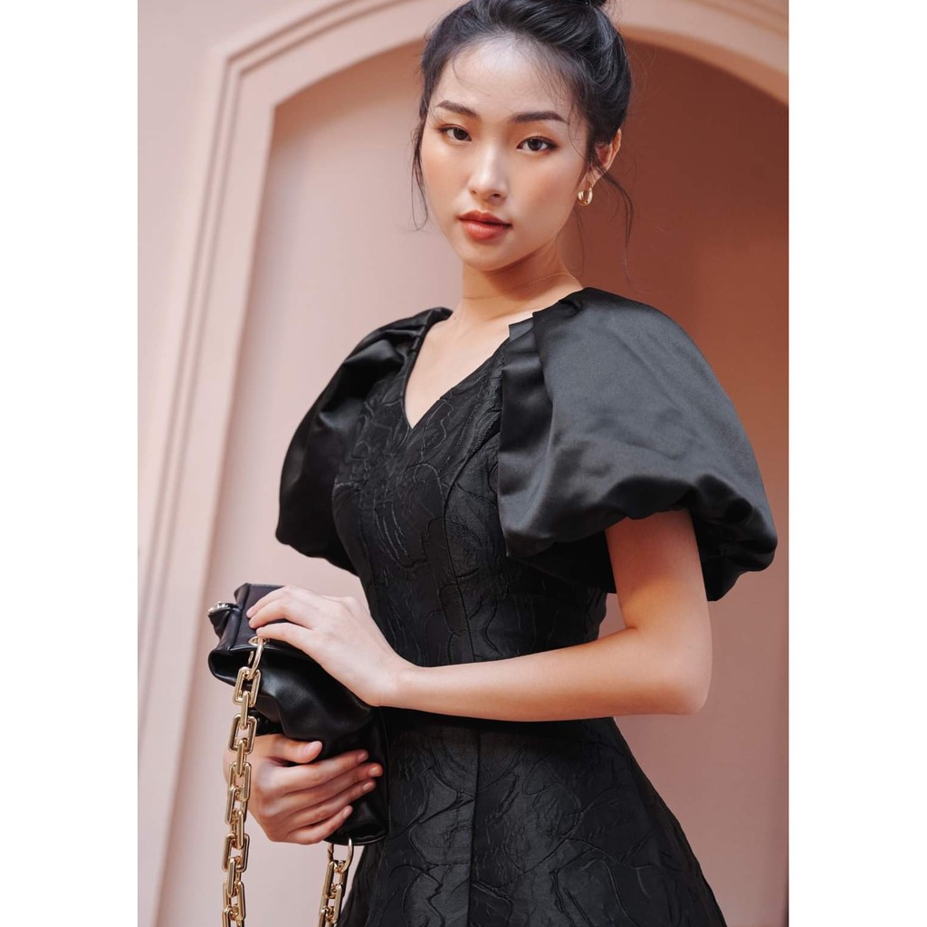 Đầm gấm đi tiệc dáng xòe, cổ V, tay phồng | BigBuy360 - bigbuy360.vn