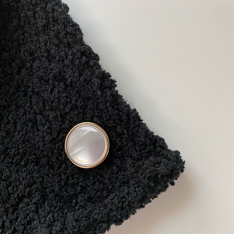 Nút áo khoác kiểu dáng đơn giản dành cho nữ