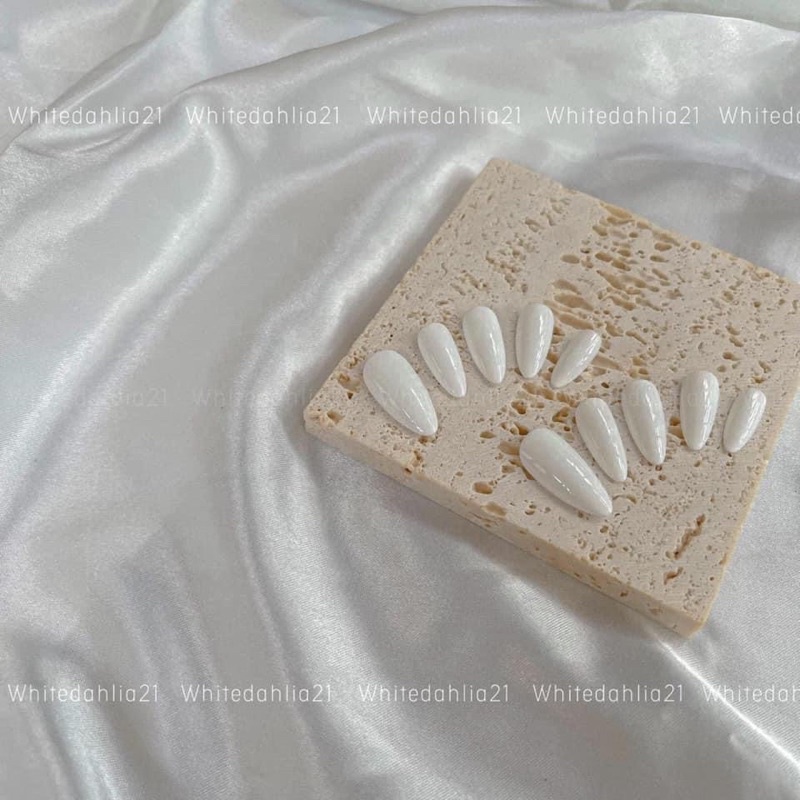 móng up sơn trơn (nhắn tin shop đo size và chọn màu)