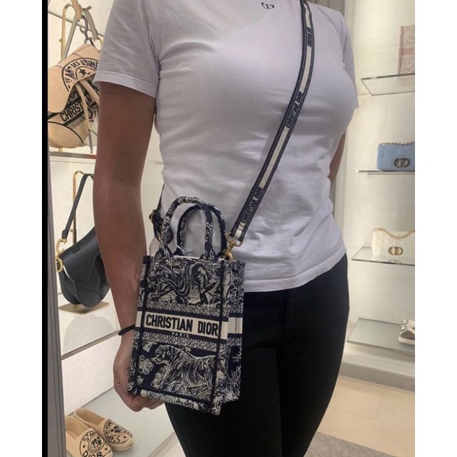 Túi đeo chéo D.I Tote sz14cm sz mini mới nhất kèm quau đeo cực tiện