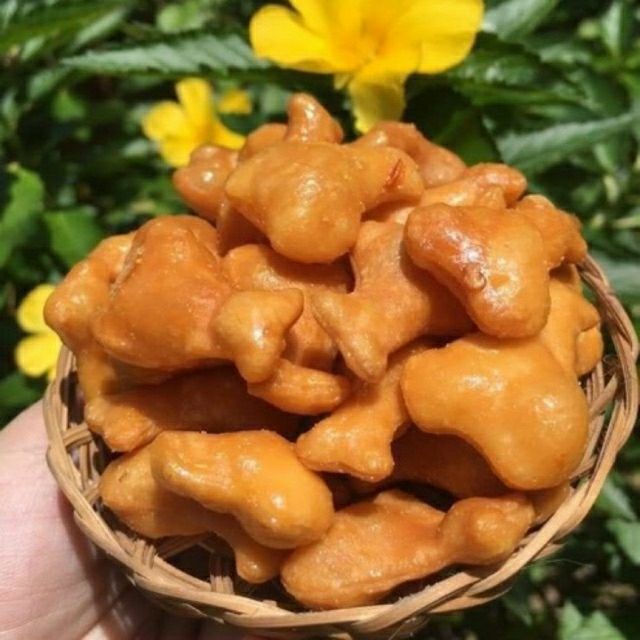 Snack đùi gà quay mắm ớt