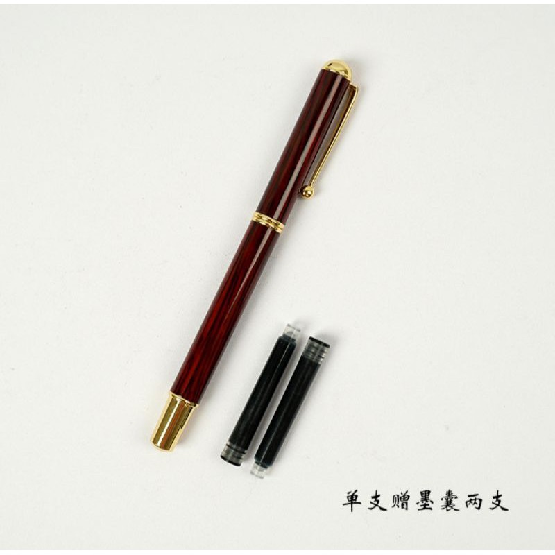 Bộ bút lông bơm mực cao cấp gồm có:- 1 hộp đựng bút.- 1 bút lông bơm mực - 1 ruột bút và 1 ngòi lông dự phòng