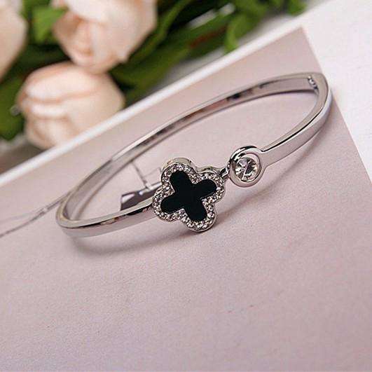 Vòng tay nữ rất đẹp cỏ 4 lá chấm đen hot trend Thời trang Hàn Quốc