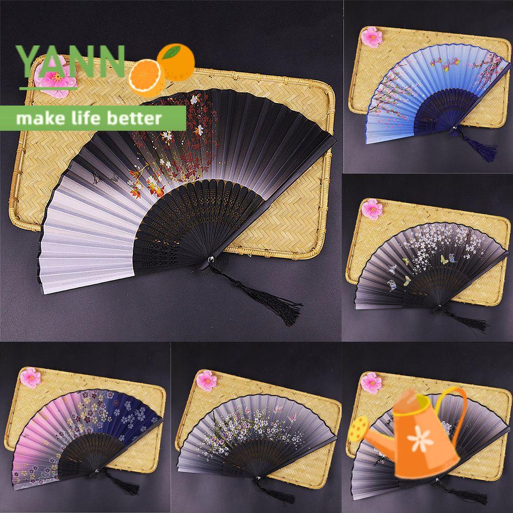 Quạt xếp tay cầm bằng tre phong cách Trung Hoa cổ xưa