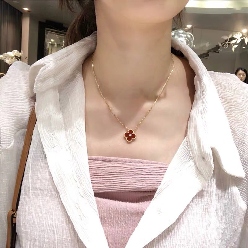Vòng Cổ Bằng Thép Titan Cao Cấp Họa Tiết Cỏ Bốn Lá May Mắn Thời Trang Đơn Giản Phong Cách Pháp Cổ Điển Dành Cho Bạn Nữ
