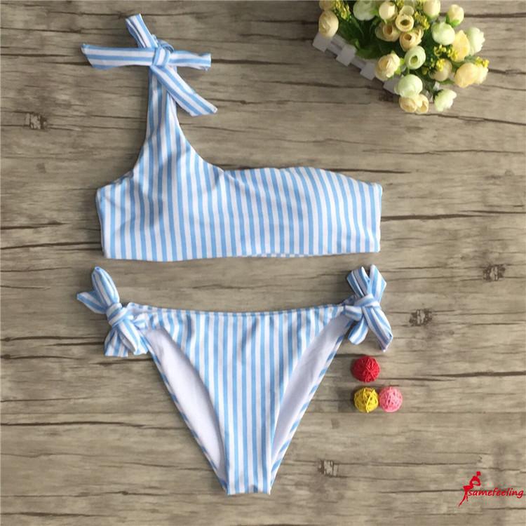 Bộ bikini lệch vai họa tiết kẻ sọc trẻ trung cho nữ | BigBuy360 - bigbuy360.vn