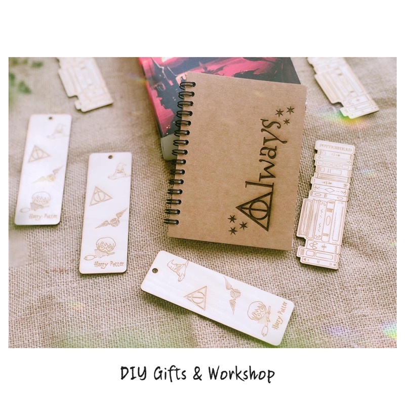 BOOKMARK GỖ KHẮC HARRY POTTER