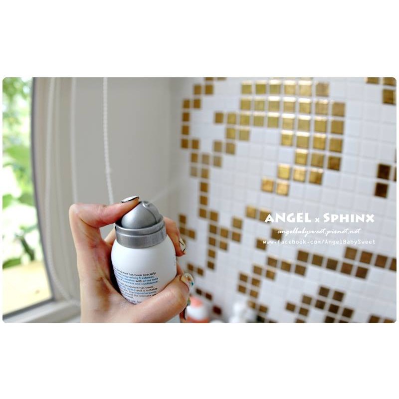 Xịt khử mùi vệ sinh phụ nữ Femfresh Ultimate Care Active Fresh Deodorant hàng chính hãng