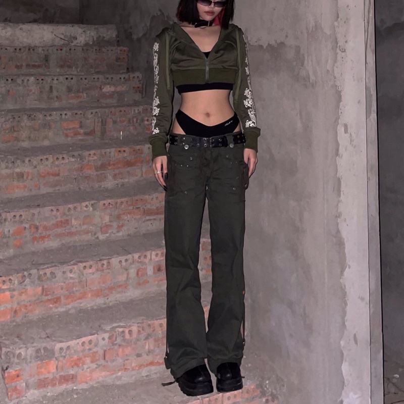 Áo khoác croptop có khoá mũ màu xanh rêu hoạ tiết hoa phong cách cá tính The Candy Co