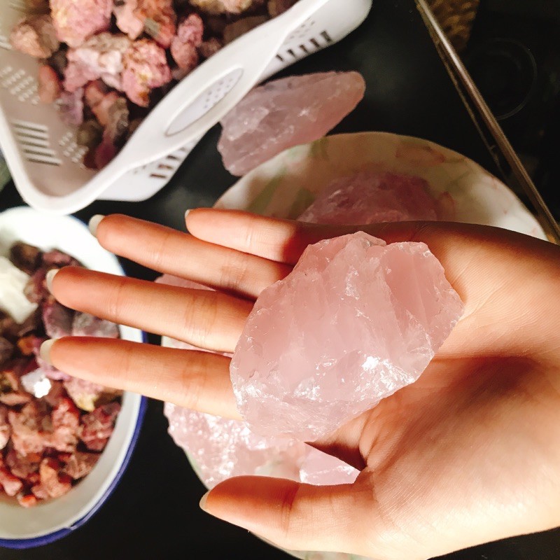 Mua 1 tặng 1 đá thô rose quartz thanh tẩy bài tarot tặng đá thô vụn ngẫu nhiên