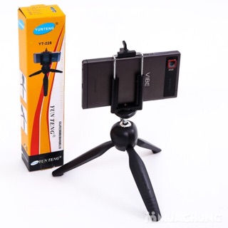   Chiếc tripod mini  XH-228. 3 chân của tripod có thiết kế chống trượt và có thể gập lại, xoè ra tiện lợi...............