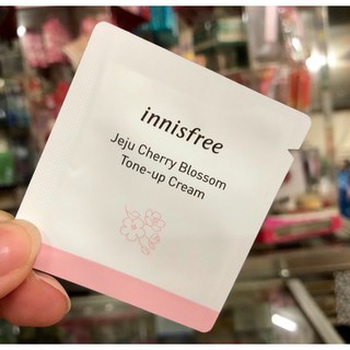 Lẻ 1 gói sample Kem Dưỡng Trắng Innisfree Jeju Cherry Blossom Tone Up Cream
