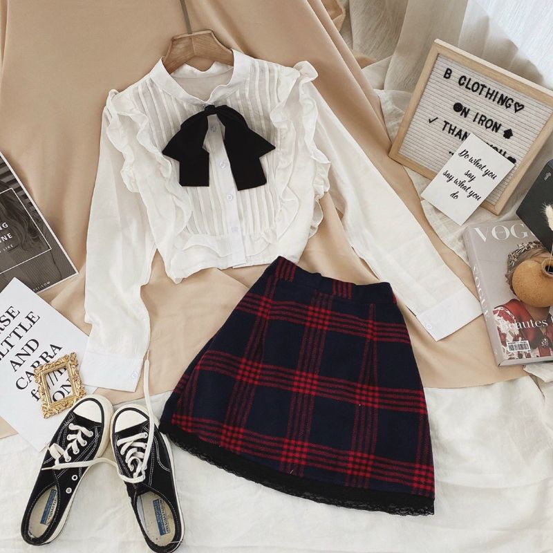 Set áo sơ mi trắng phối chân váy caro đỏ